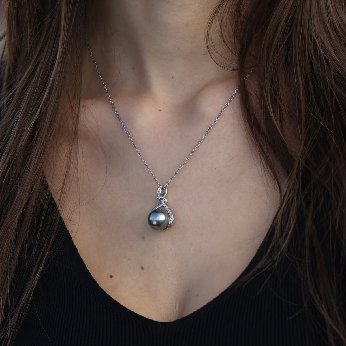 900 Platinum Black Pearl Necklace
