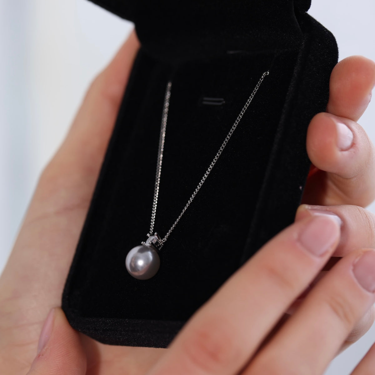 14k White Gold Silver Black Pearl Necklace