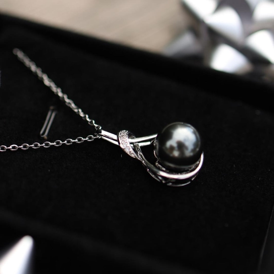 Pendant with Tahitian pearl