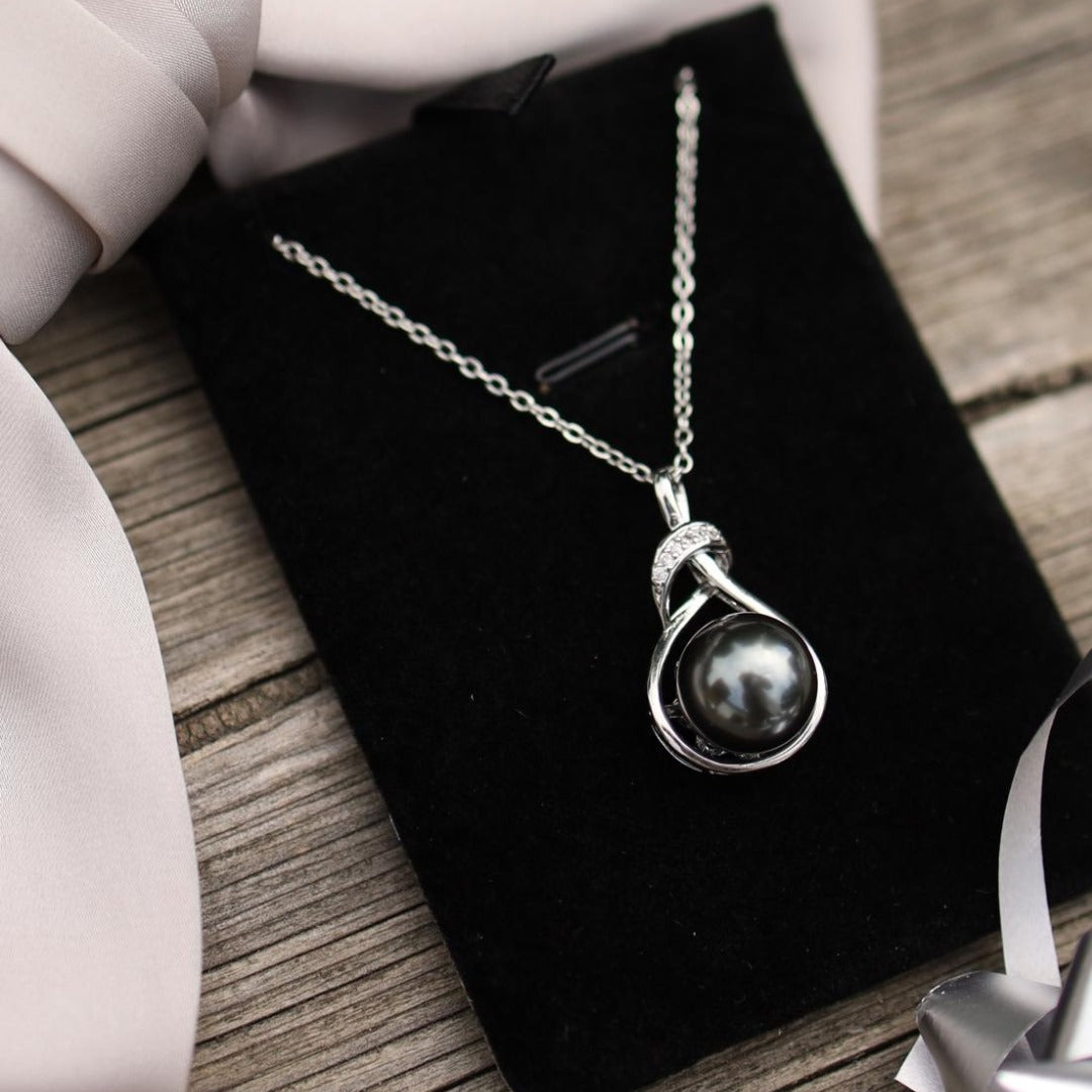 Pendant with Tahitian pearl