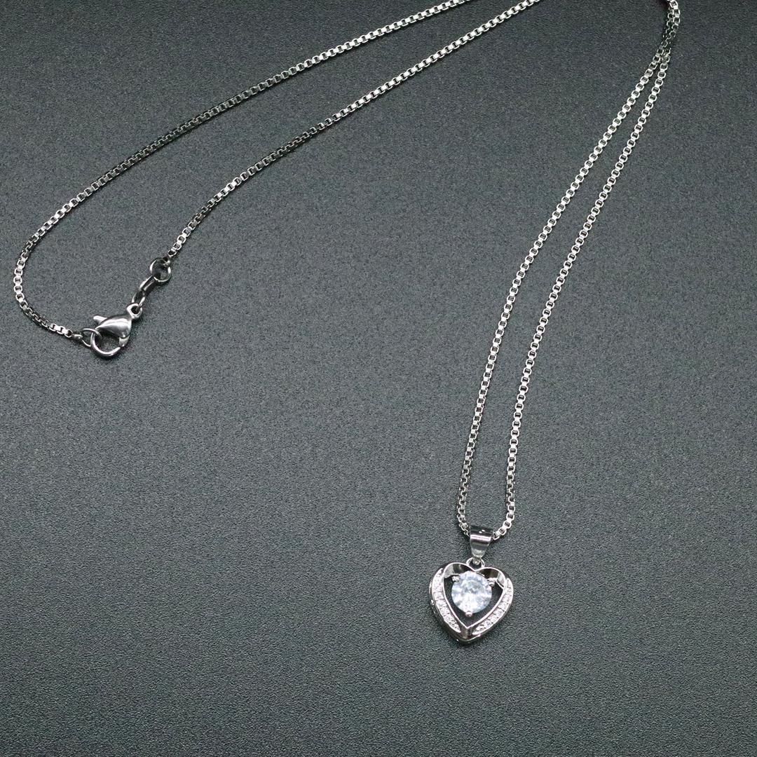 Fred Scarf Heart Pendant