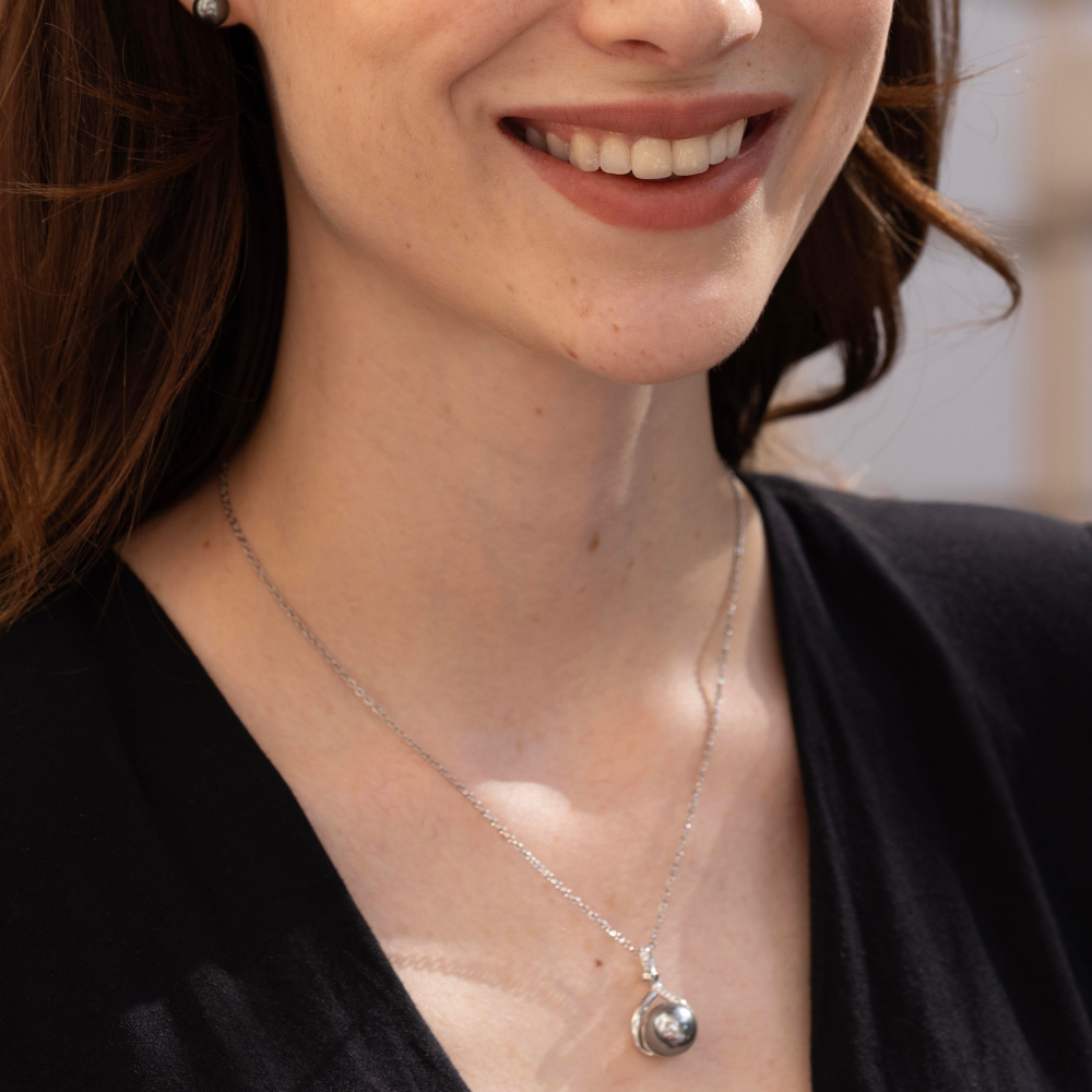 Velvet Eclipse – Pendant with Tahitian Pearl