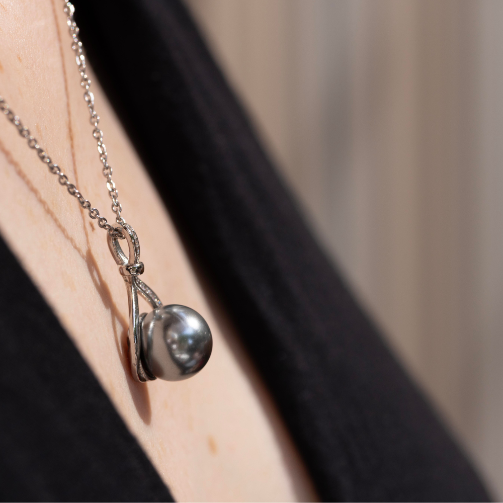 Velvet Eclipse – Pendant with Tahitian Pearl