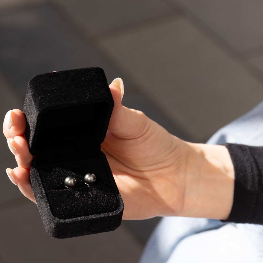 Earrings in 18k white gold with Tahitian pearls