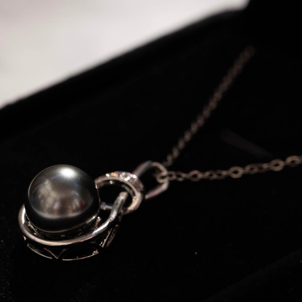 Pendant with Tahitian pearl